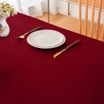 Nappe en polyester de 90 po x 156 po, bordeaux – Image 5