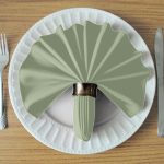 Serviettes de table imprimées en polyester vert sauge (10pcs) – Image 4